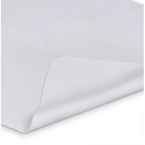 Gros plan sur les picots en silicone antidérapants situés sous le tapis de souris en microfibre.