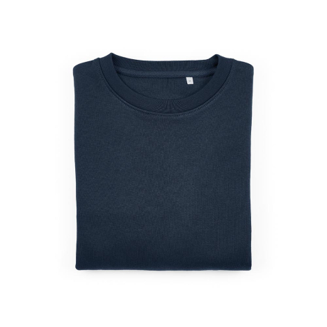 Sweat femme à col rond bleu marine présenté plié sur fond blanc, mettant en valeur le col, le tissu et la coupe, sans personnali