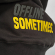 Gros plan sur le bas du devant d'un sweat sombre montrant une personnalisation visible et la finition en bord-côte de l'ourlet. Gros plan sur le bas du devant d'un sweat sombre montrant une personnalisation visible et la finition en bord-côte de l'ourlet.