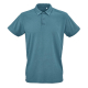 Polo unisexe bleu pétrole à manches courtes présenté de face, sans personnalisation visible. Polo unisexe bleu pétrole à manches courtes présenté de face, sans personnalisation visible.