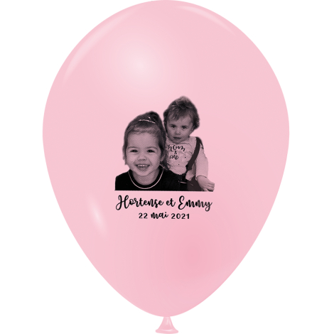 Ballon gonflable rose, vue de face, présentant une personnalisation visible au centre.